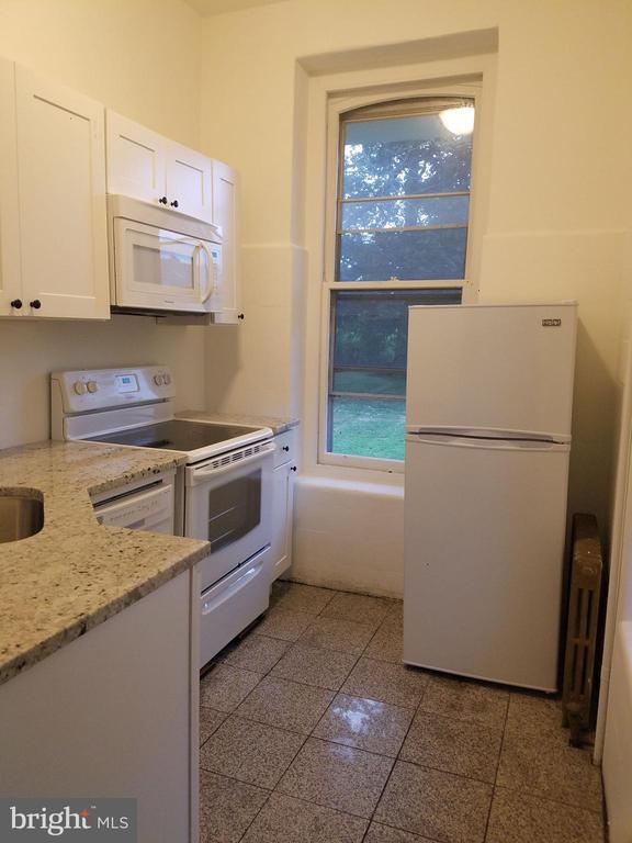 Foto del edificio - 348 Green Ln