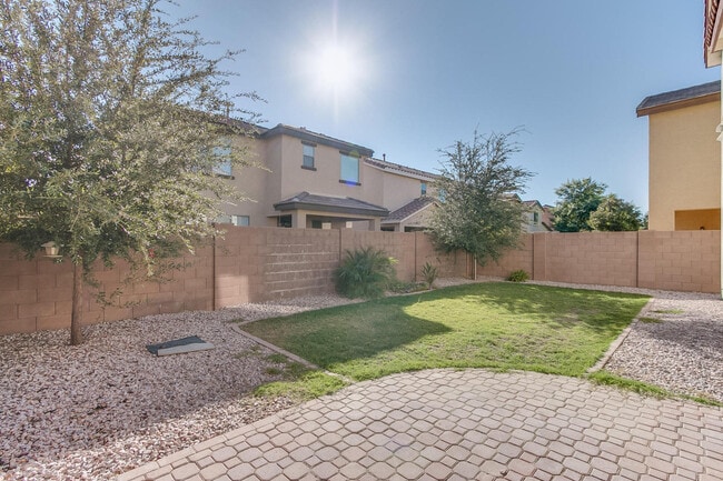 Building Photo - Wonderfully upgraded bedroom/2.5 bath in t...