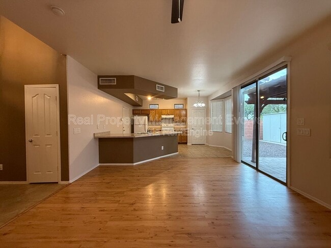 Foto del edificio - 9854 E Escondido Ave