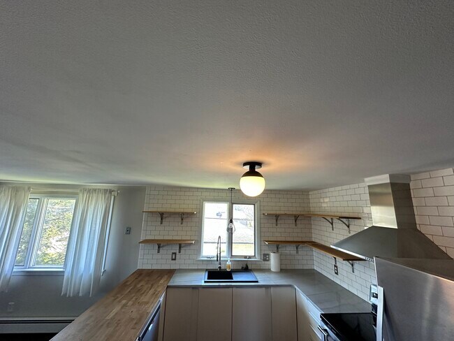 Kitchen - 930 Reserve Road