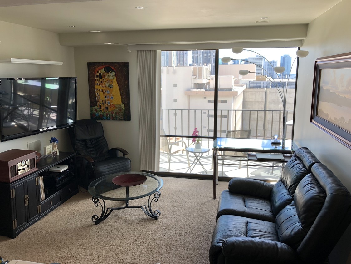 Comfortable modern living - 225 Queen St