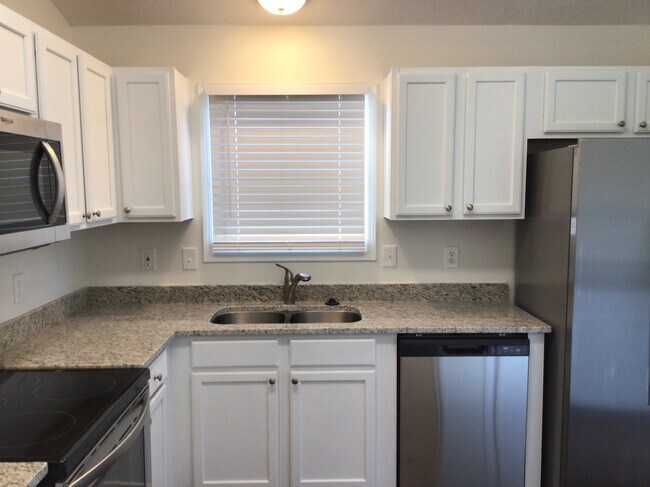 Building Photo - 8040 Willow Brook Crossing Dr