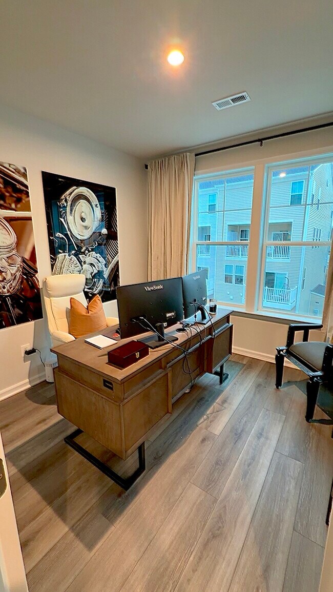 Foto del edificio - 9222 Magellan Pky