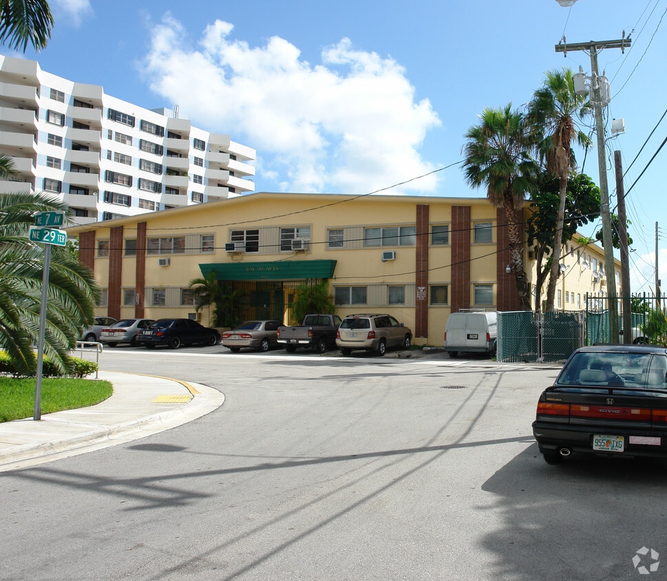 Building Photo - Bay 30 Apartments