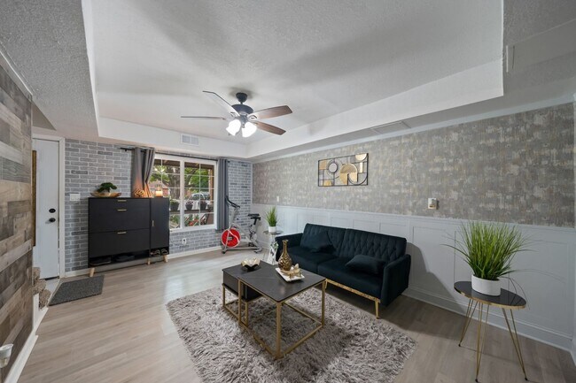 Building Photo - 3 Bedroom Townhome With Fenced Yard and 1 Car Garage