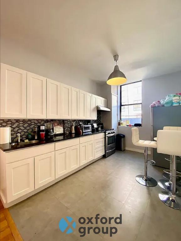 Foto del edificio - 3 bedroom in Brooklyn NY 11206
