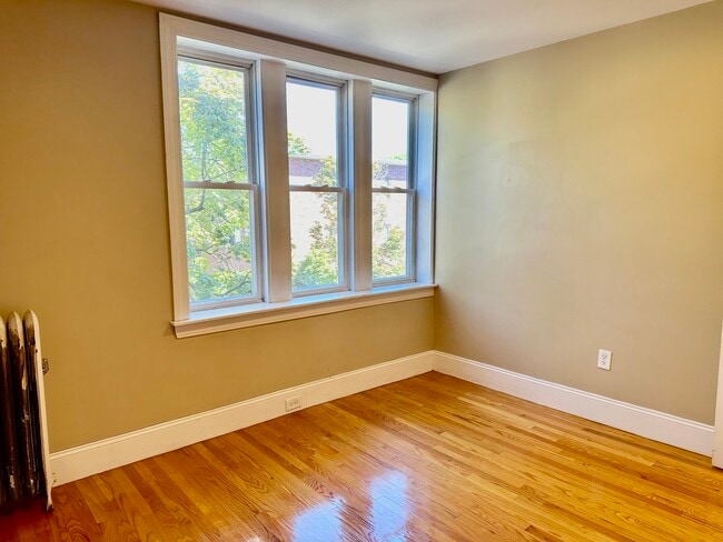 Building Photo - 74 Egmont St