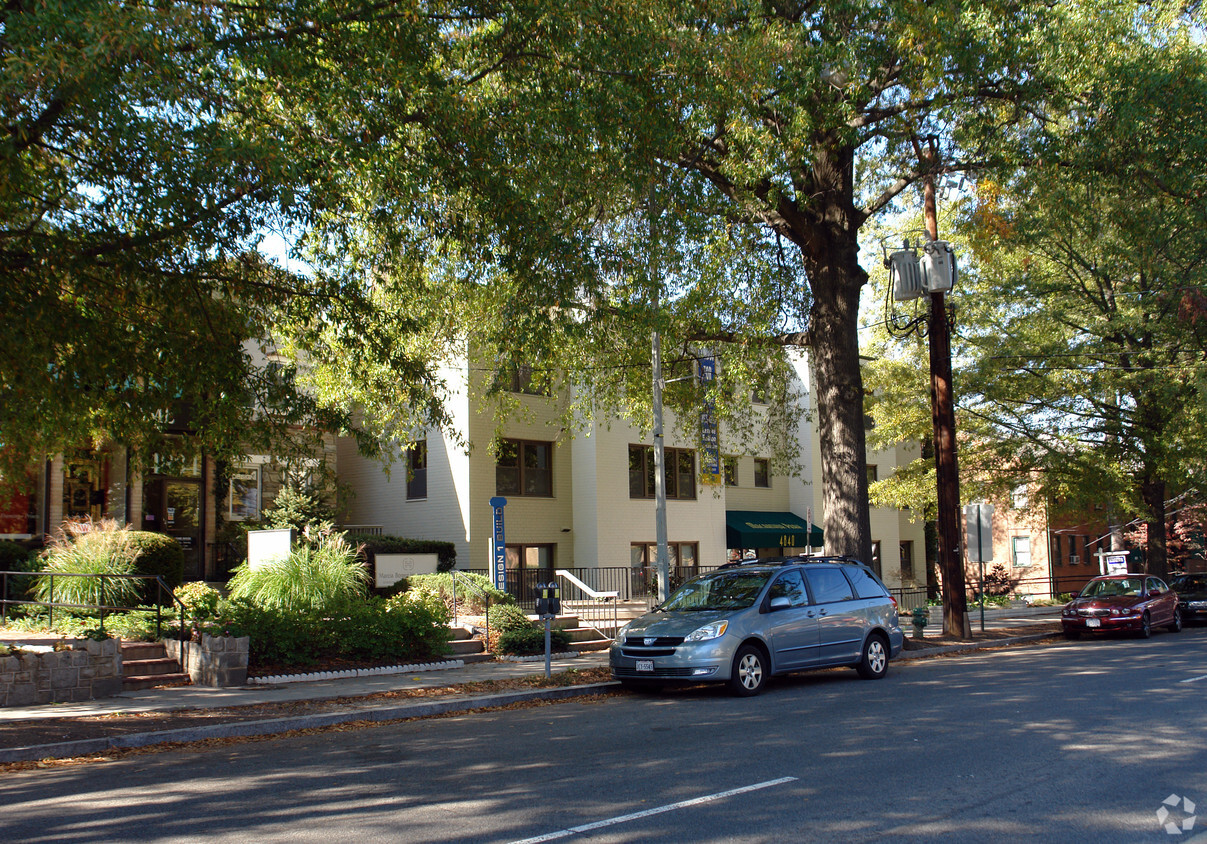 Building Photo - MacArthur Park