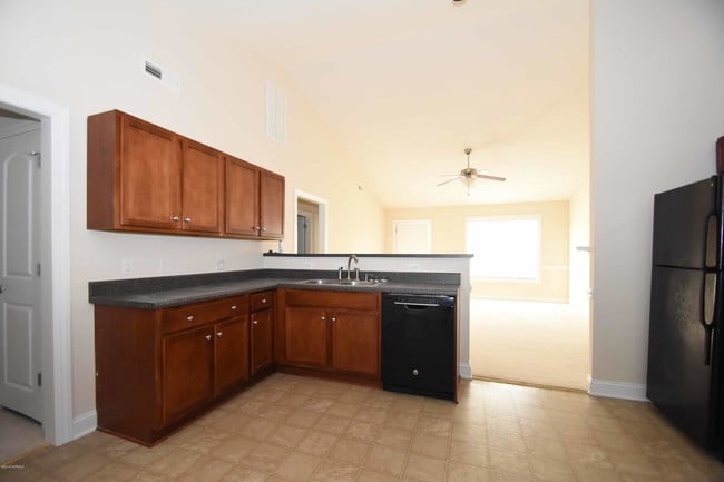Building Photo - 2564 Saddleback Dr