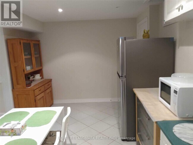 Building Photo - 38 Lois Dr