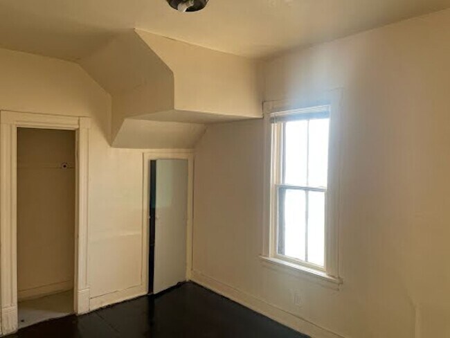 Foto del edificio - 2322 W Juneau Ave