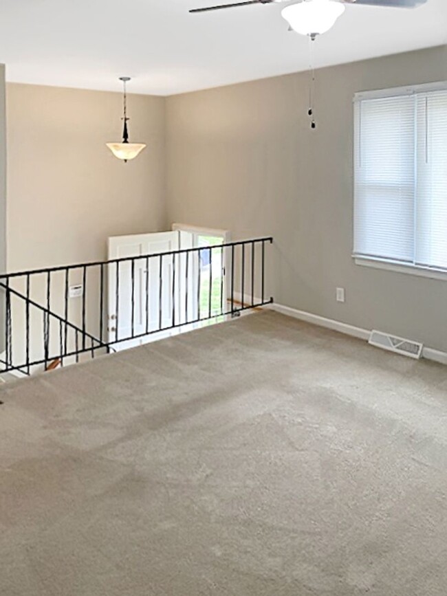 Foto del edificio - Stately 4 Bed, 3 Bath Home Near Bon Air!