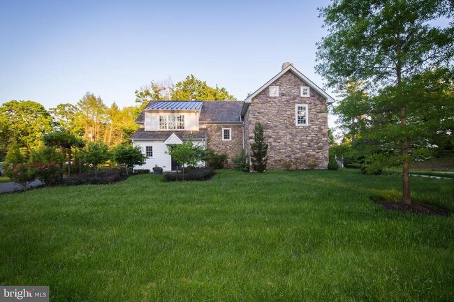 Building Photo - 567 W Skippack Pike