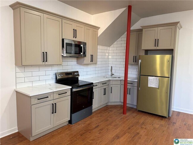 Building Photo - 711 W Chew St