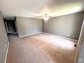 Building Photo - 1006 Southwood Dr