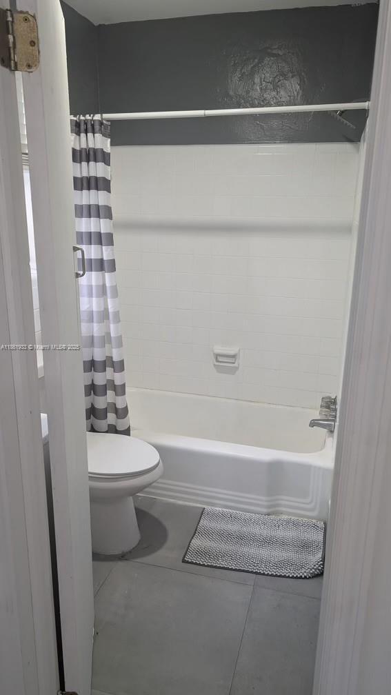 Foto del edificio - 2822 Pine Tree Dr