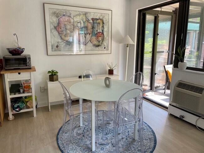 Foto del edificio - 2325 42nd St NW