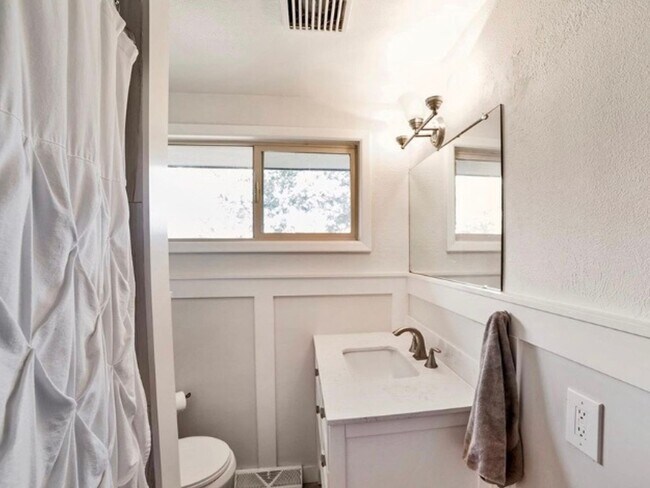 Building Photo - 3 Bedroom Single Family Home in Wheat Ridge