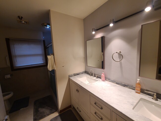 Building Photo - 1106 Woodland Way