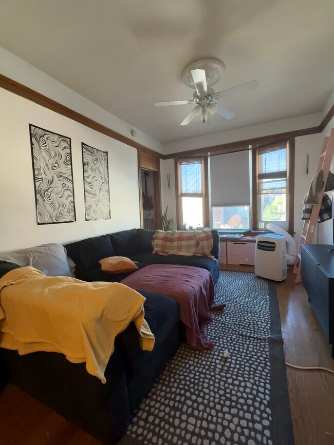 Foto del edificio - 3326 N Clark St