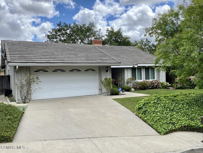 Building Photo - 880 Rim Crest Dr