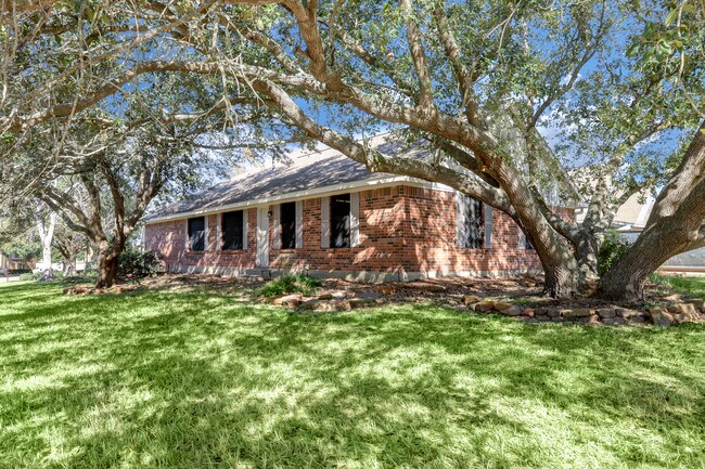 Foto del edificio - 7098 Shadow Lake Dr