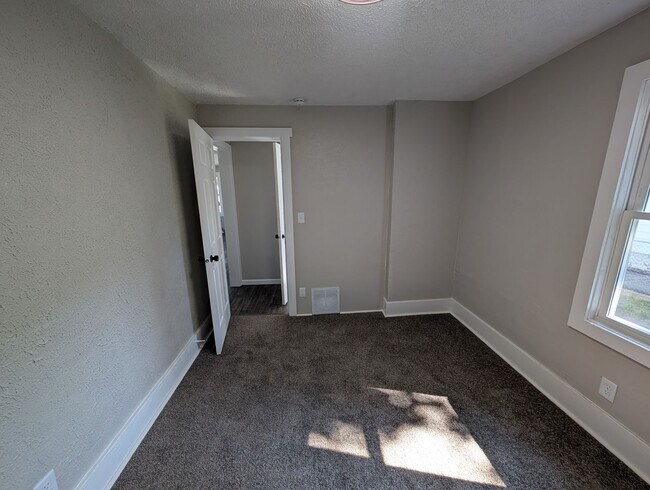 Foto del edificio - Completely Renovated 3-Bedroom, 1-Bathroom Home – $1,200/Month | Accepting Section 8