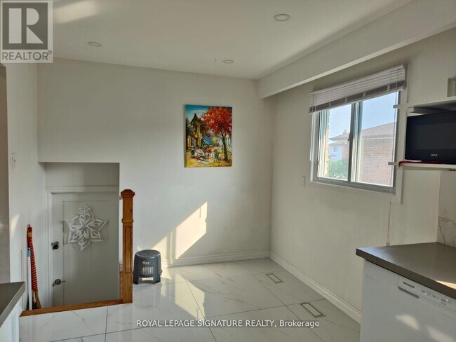 Building Photo - 454 Fendalton St