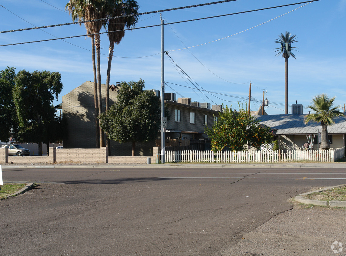 Foto del edificio - 9228 N 7th Ave