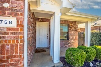 Building Photo - 756 River Garden Dr