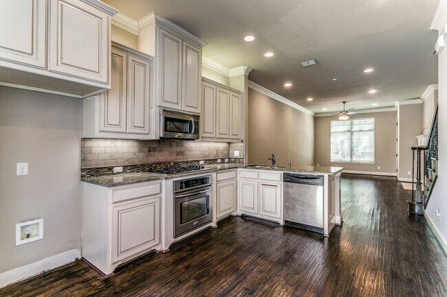 Building Photo - Awesome 3Bed/2Bath Townhome in The Villas ...