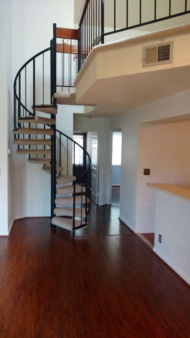 6012 Curtier Dr Unit F, Franconia, VA 22310 Condo for Rent in