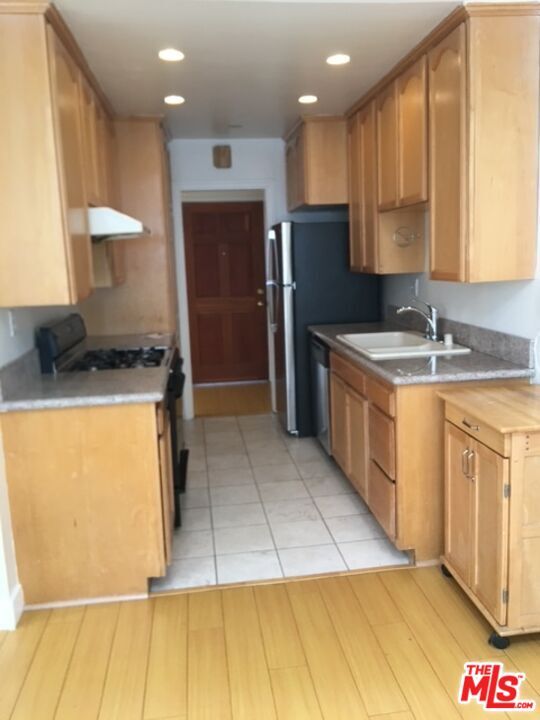 Foto del edificio - 12205 Gorham Ave