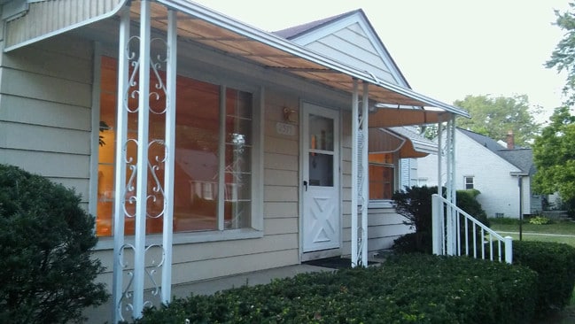 Building Photo - 2575 Oakshire Ave