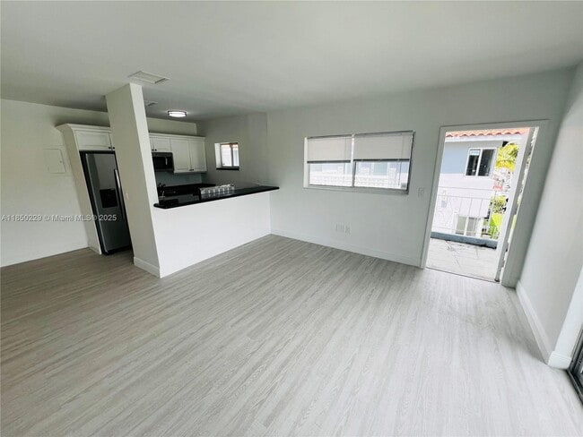 Building Photo - 2033 Calais Dr