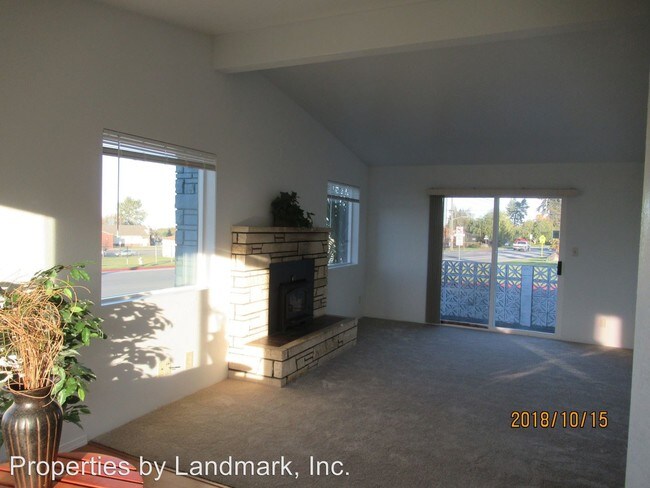 Building Photo - 236 E Lauridsen Blvd
