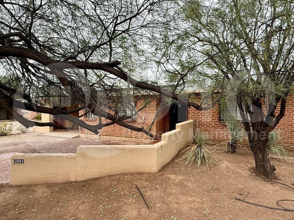Foto principal - 6260 E 2nd St