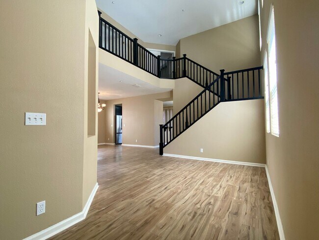 Foto del edificio - 4 Bedroom 3 Bath Lovely Home