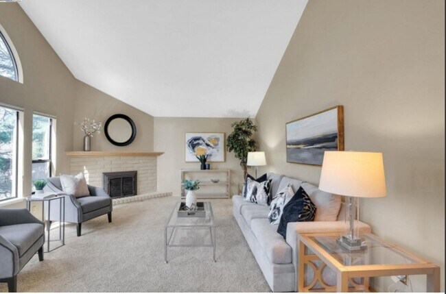 Foto del edificio - Beautiful and Quiet 3 bedroom 3 bath home ...