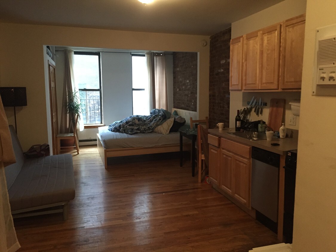 Primary Photo - 814 10th Ave