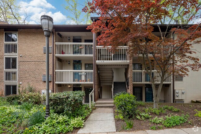 Entrance - 1568 Moorings Dr