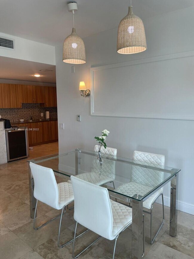 Foto del edificio - 6305 Indian Creek Dr