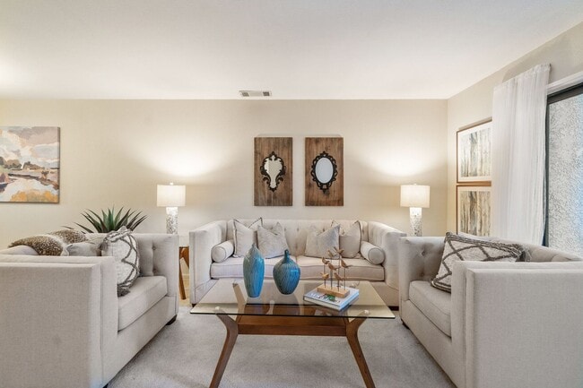 Building Photo - Upper level 2 bedroom, 2.5 bath condo located in Ashford Ct.  1 car garage & In-unit Laundry!