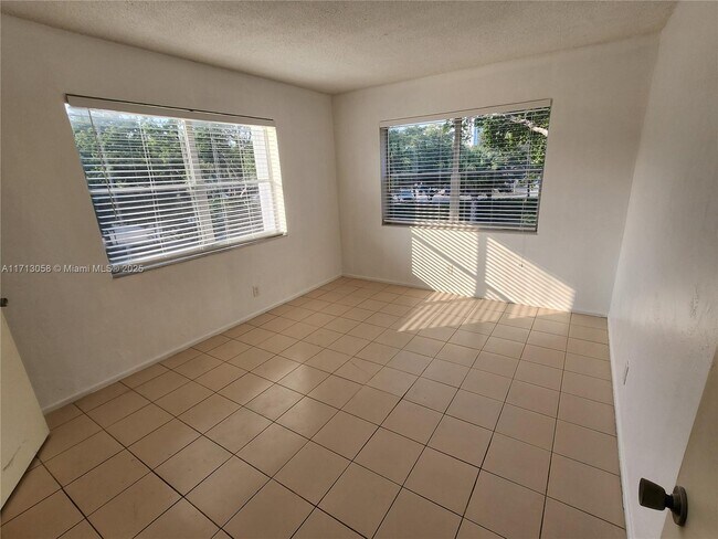 Foto del edificio - 6200 NE 22nd Way