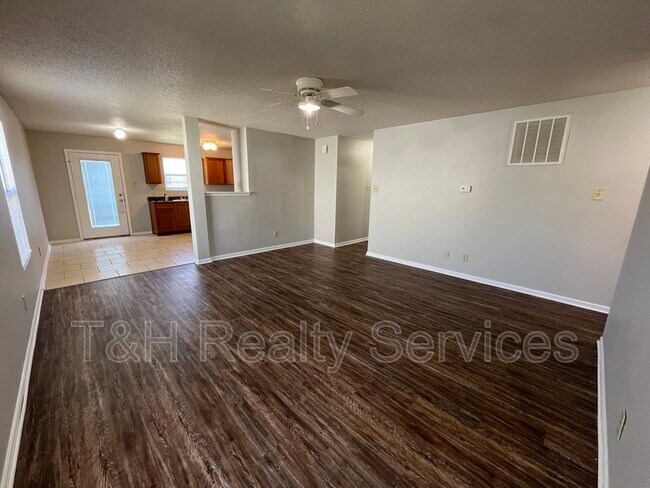 Building Photo - 925 Indigo Dr