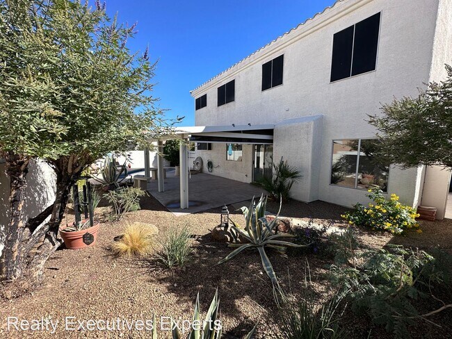 Foto del edificio - 3 br, 2.5 bath House - 7802 West Gilmore Ave.