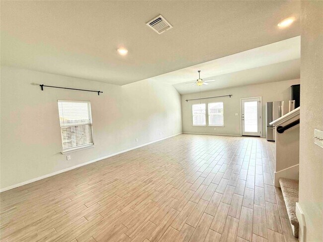 Foto del edificio - 301 Bright Star Ln