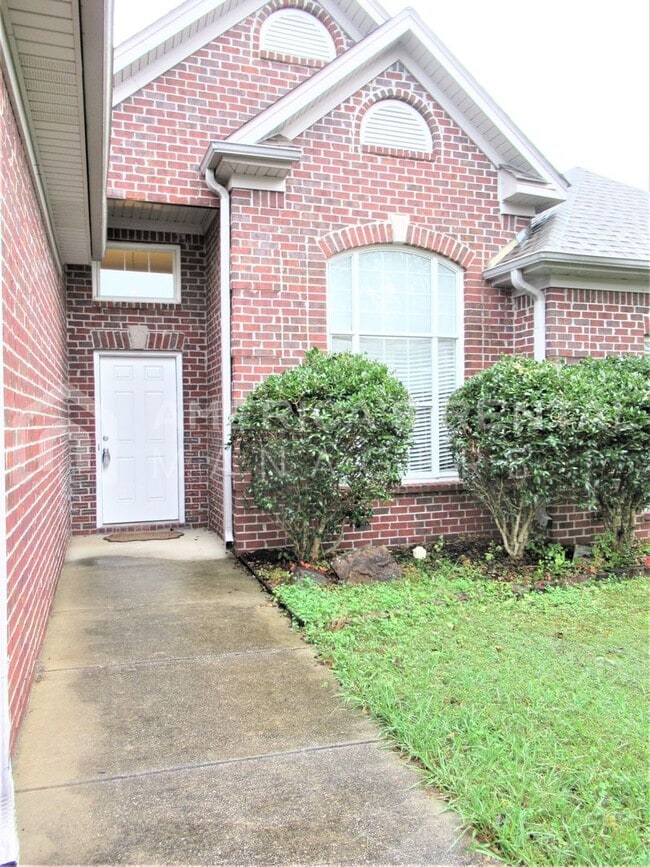 Building Photo - Beautiful Home in Helena! Available to Vie...