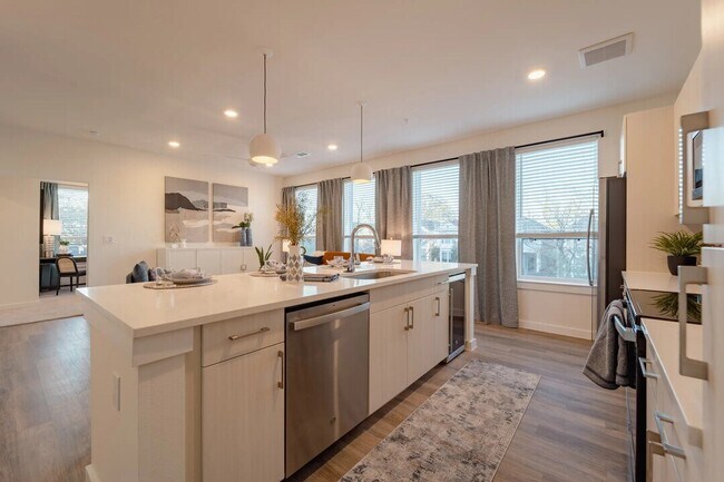 Foto del edificio - Move In Without the Extra Costs!