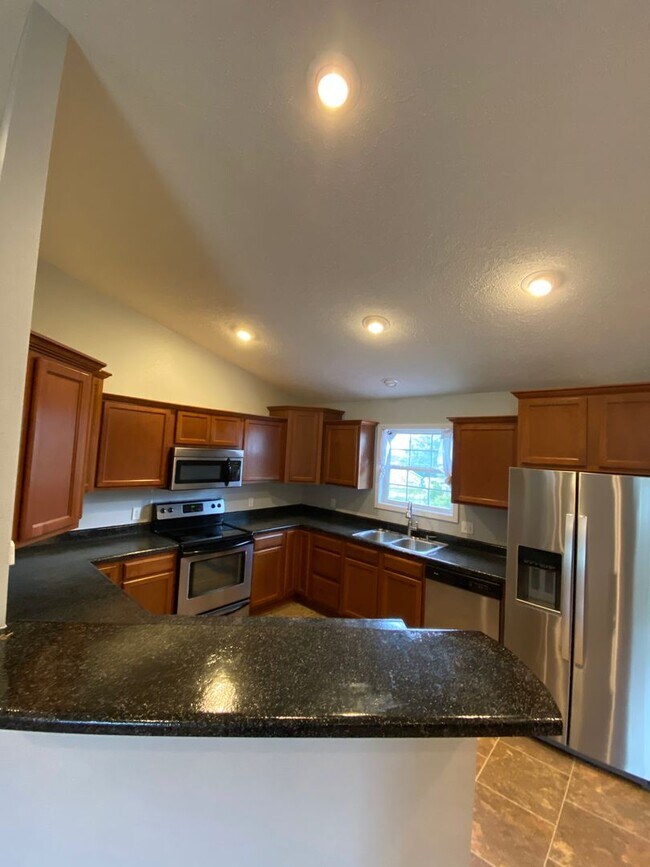 Foto del edificio - Updated, 4 Bedroom, Split Level Home